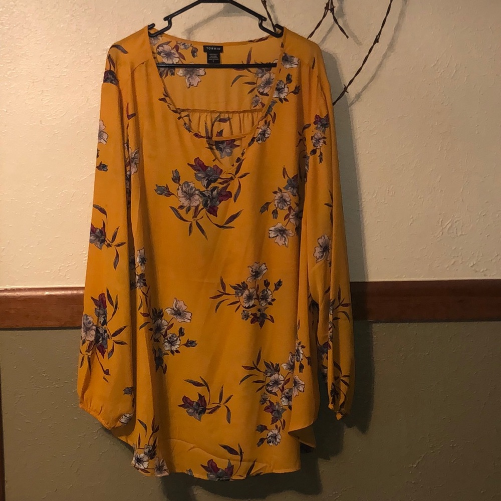 Torrid floral blouse